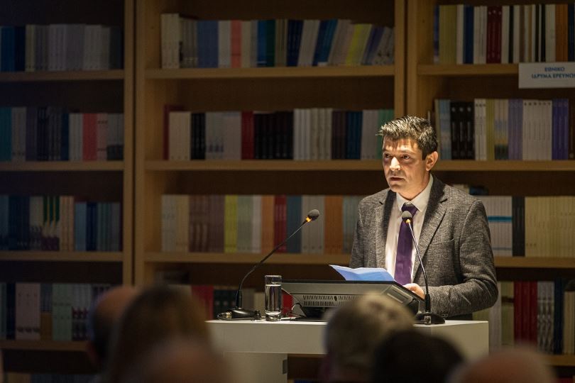 επιβλητική