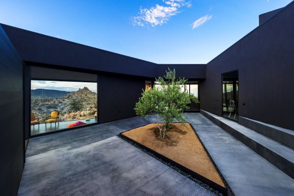 Black-Desert-House