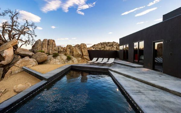 Black-Desert-House