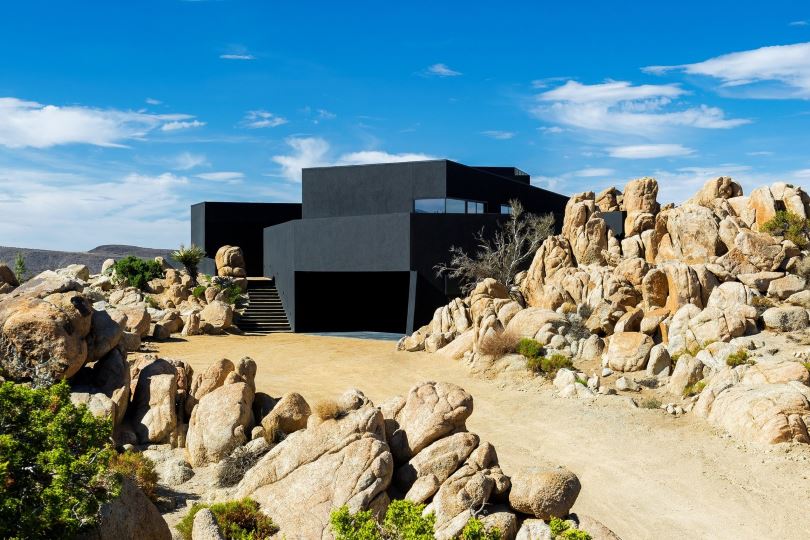 Black-Desert-House