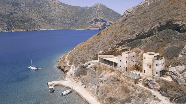 Port-Kale-The-Rammed-Earth-Towers-Μάνη