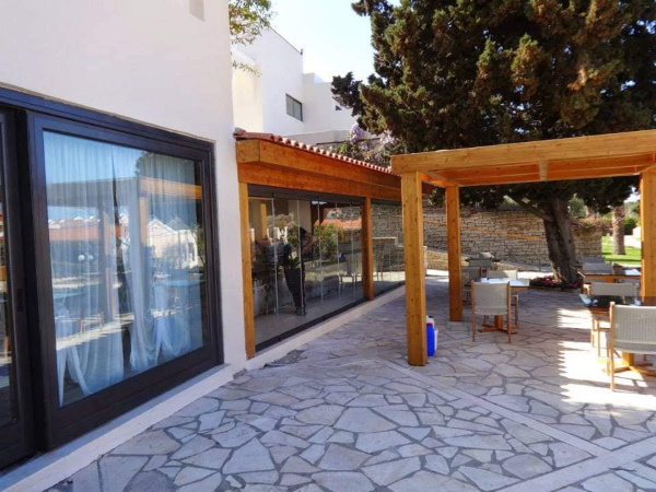 Vagenas-Glass