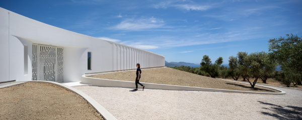 khi-house-art-space-η-μαγική-κατοικία-σε-σχήμα-x-μεσσηνία