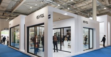 Elvial: Ανανεωμένη και ξεχωριστή η παρουσία της στην Xenia