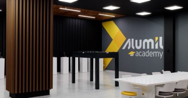 Σπούδασε «Τεχνικός Κουφωμάτων Αλουμινίου» στην ALUMIL Academy
