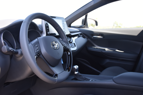 2ος χρόνος ALUMILIA: Το υβριδικό Toyota C-HR αναμένει τον… οδηγό του!